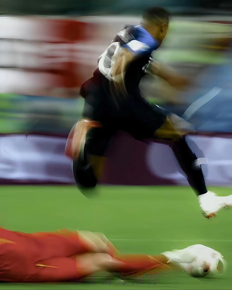 姆巴佩:应该关注亚马尔场上表现 18岁谁都会犯错 姆巴佩:应该关注亚马尔场上表现 18岁谁都会犯错